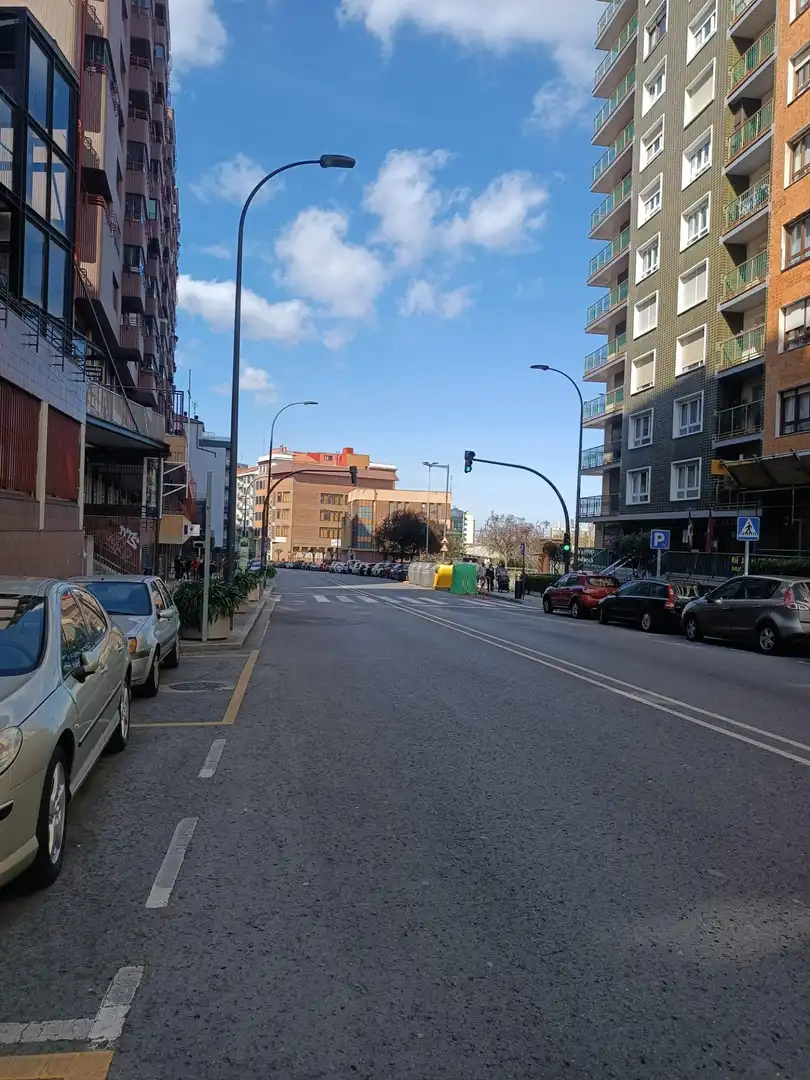 Außenansicht von Garage zum Verkauf in Santurtzi 