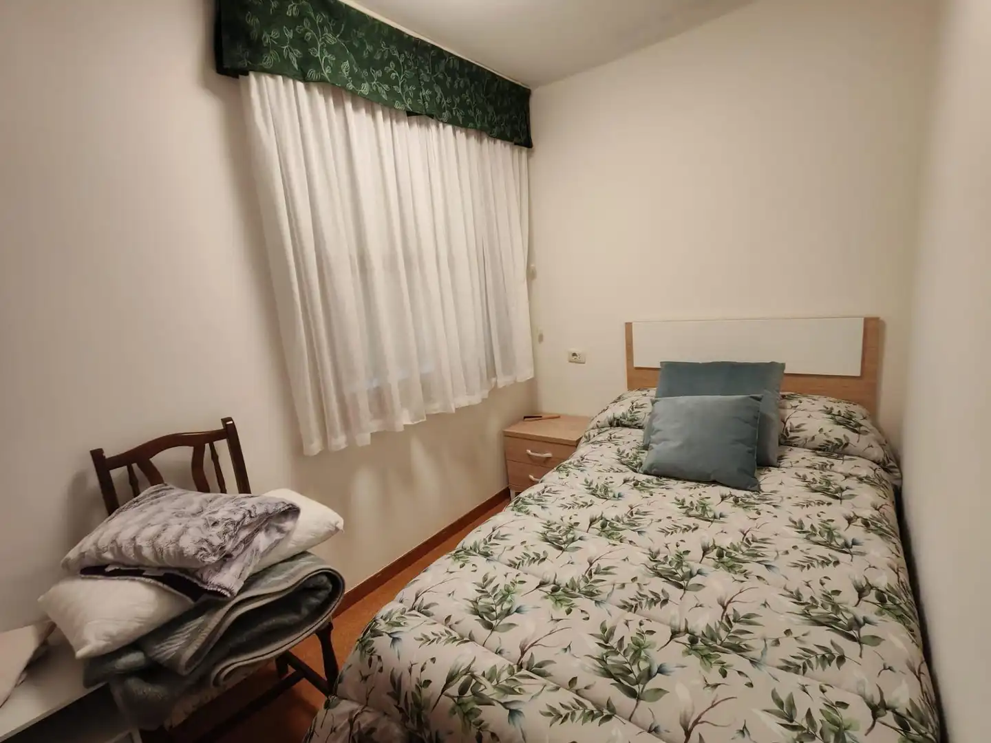Habitación de Piso en venta en Vigo  con Trastero y Balcón