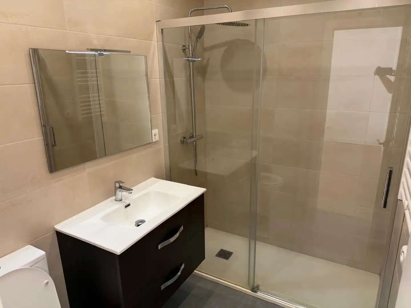 Baño de Piso de alquiler en Pinto con Aire acondicionado, Calefacción y Amueblado