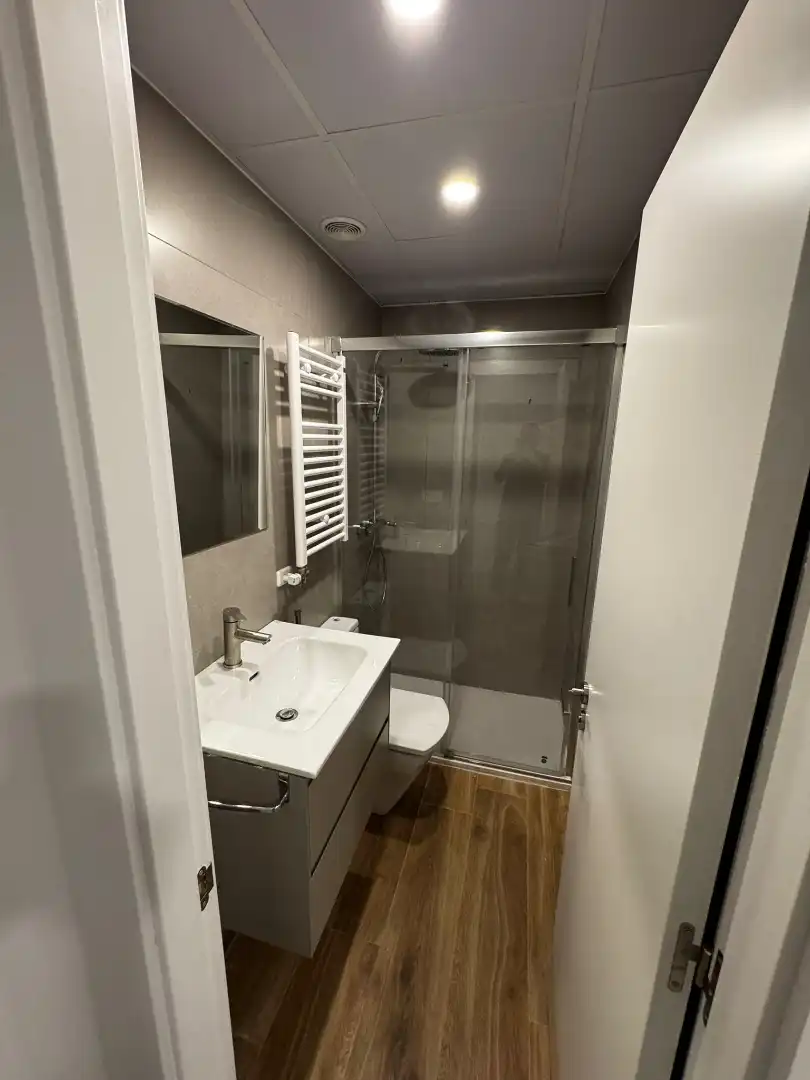 Badezimmer von Wohnungen zur Miete in Zaragoza mit Heizung, Möbliert und Ofen