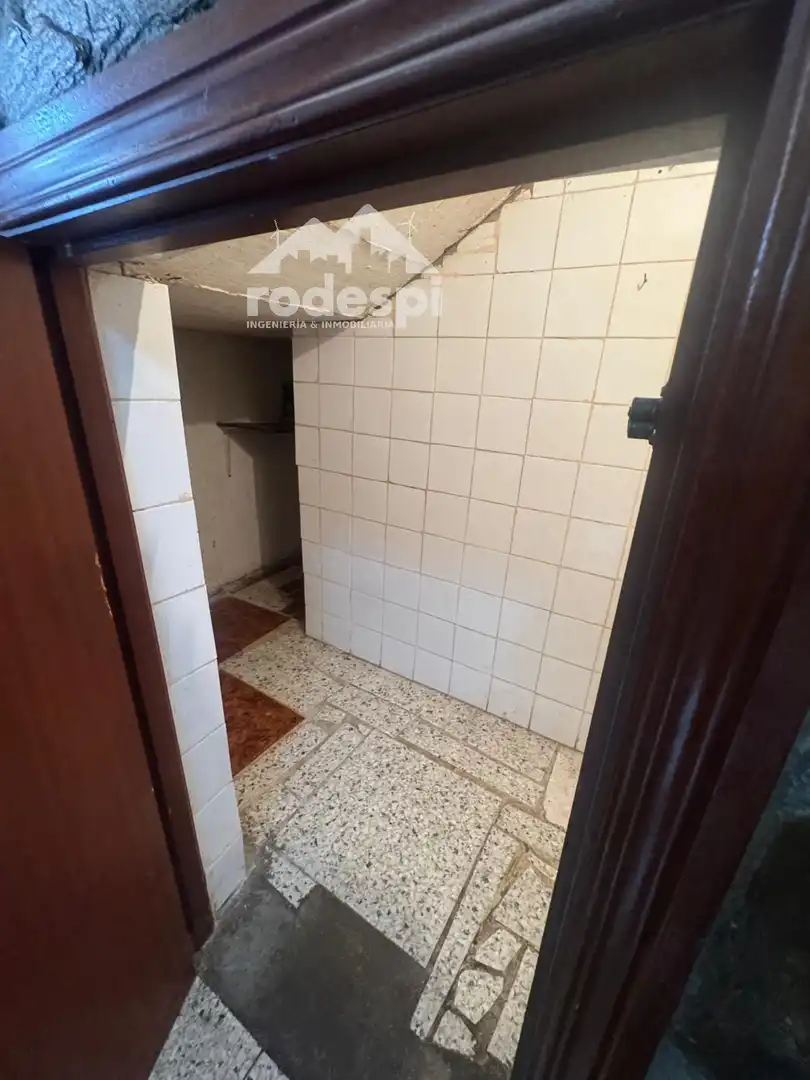 Cuina de Casa o xalet en venda en Ponteareas amb Calefacció, Traster i Piscina