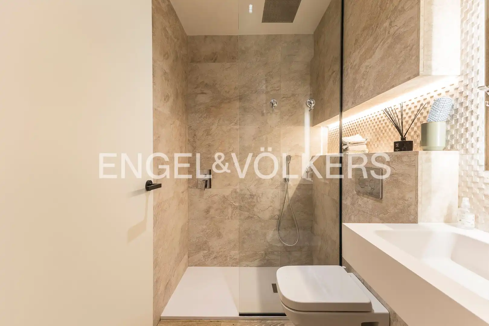 Bathroom of Flat for sale in Barcelona  with Air Conditioner, Heating and Balcony