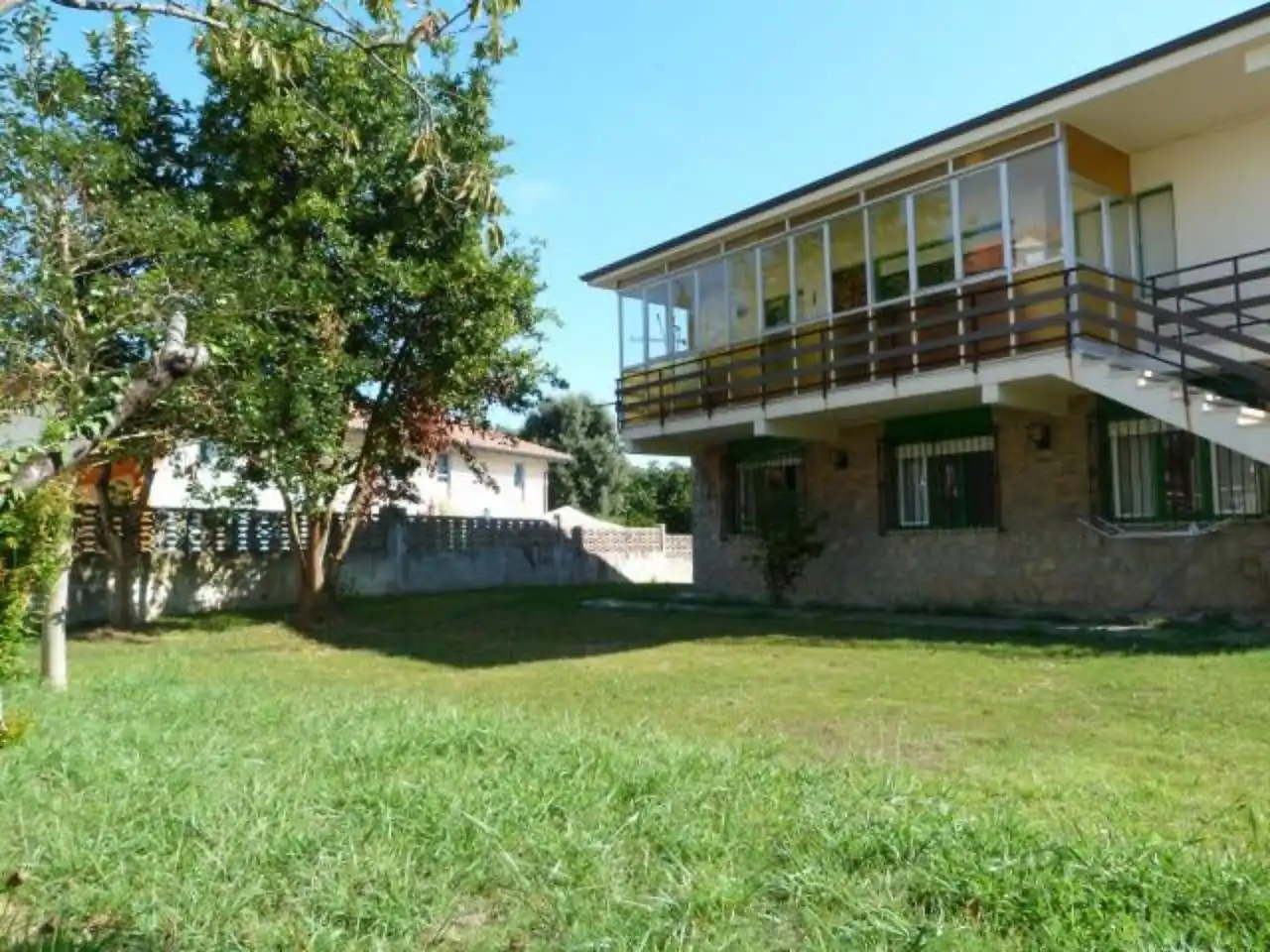 Vista exterior de Casa o chalet de alquiler en Noja con Jardín privado, Terraza y Amueblado
