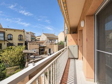 Piso con balcón en venta en Av. de l'Estatut