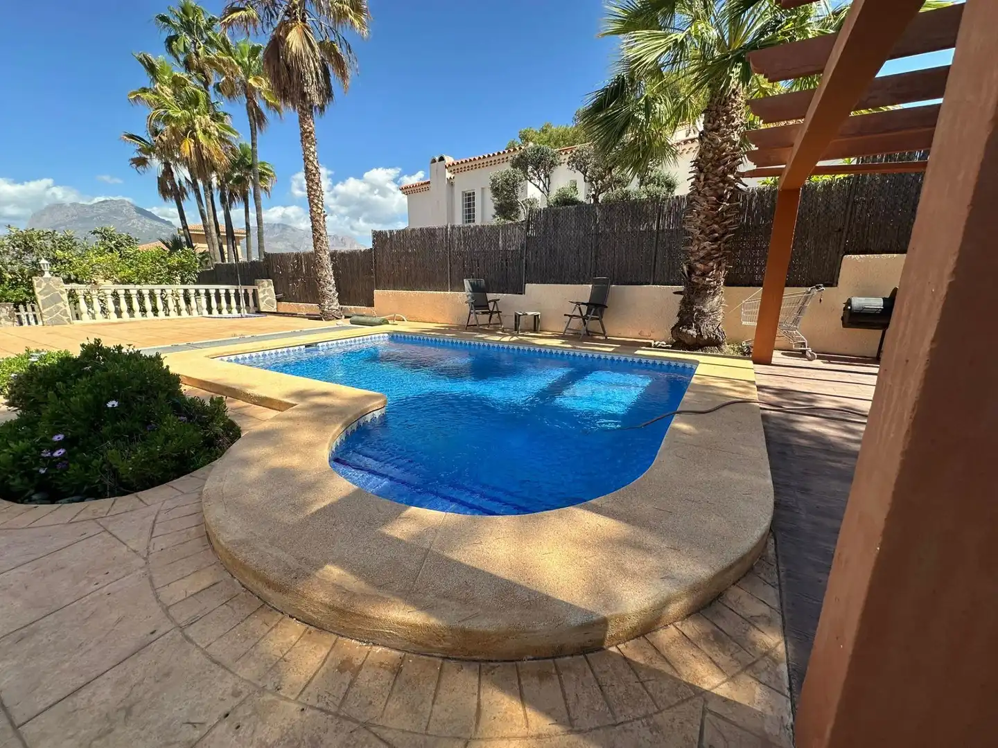 Piscina de Casa adosada en venta en Benidorm con Aire acondicionado, Calefacción y Jardín privado