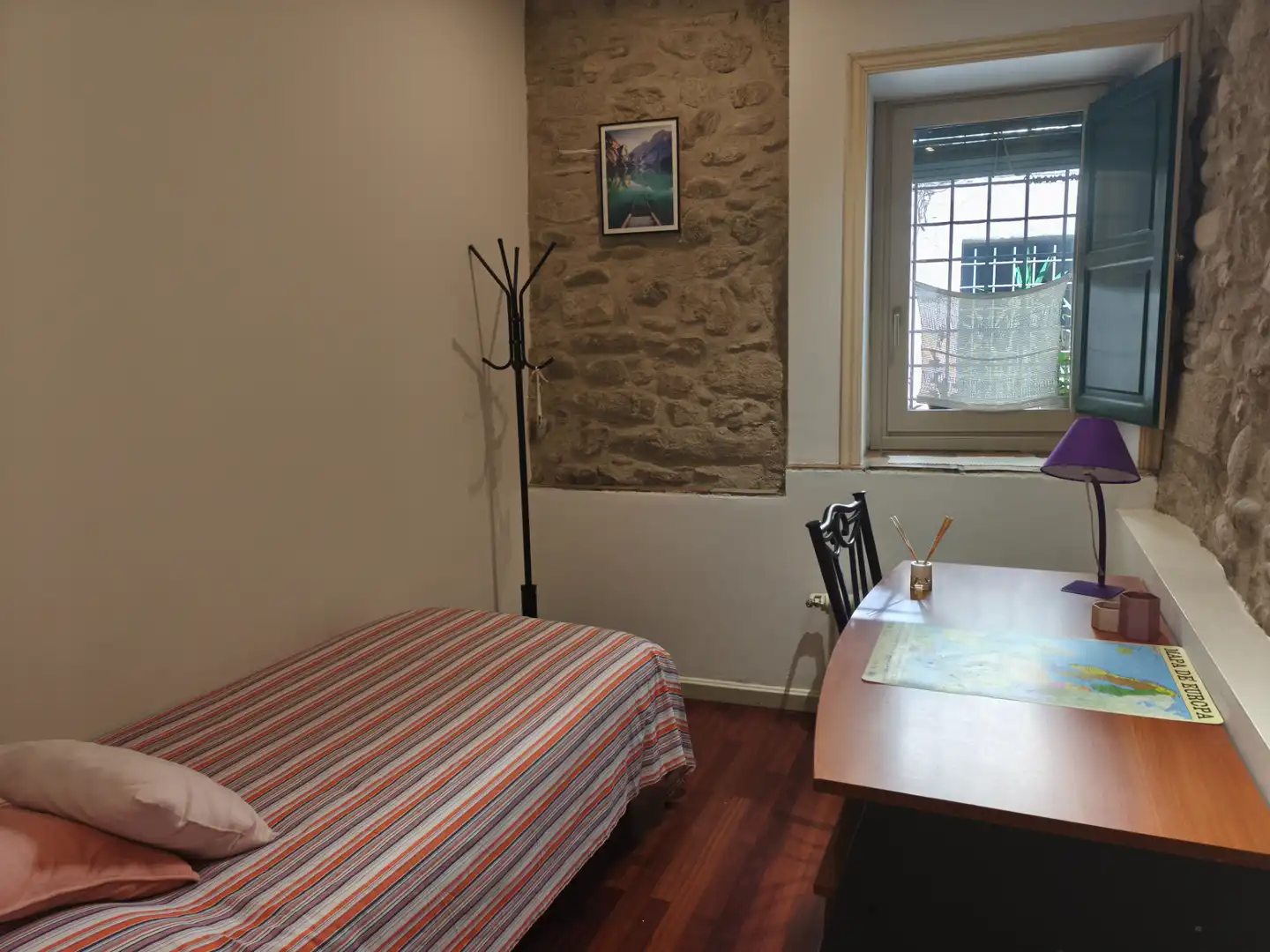 Habitación de Dúplex de alquiler en Girona con Calefacción, Amueblado y Horno