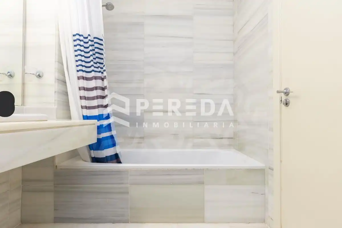 Badezimmer von Dachboden zum Verkauf in Roquetas de Mar mit Privatgarten, Terrasse und Abstellraum