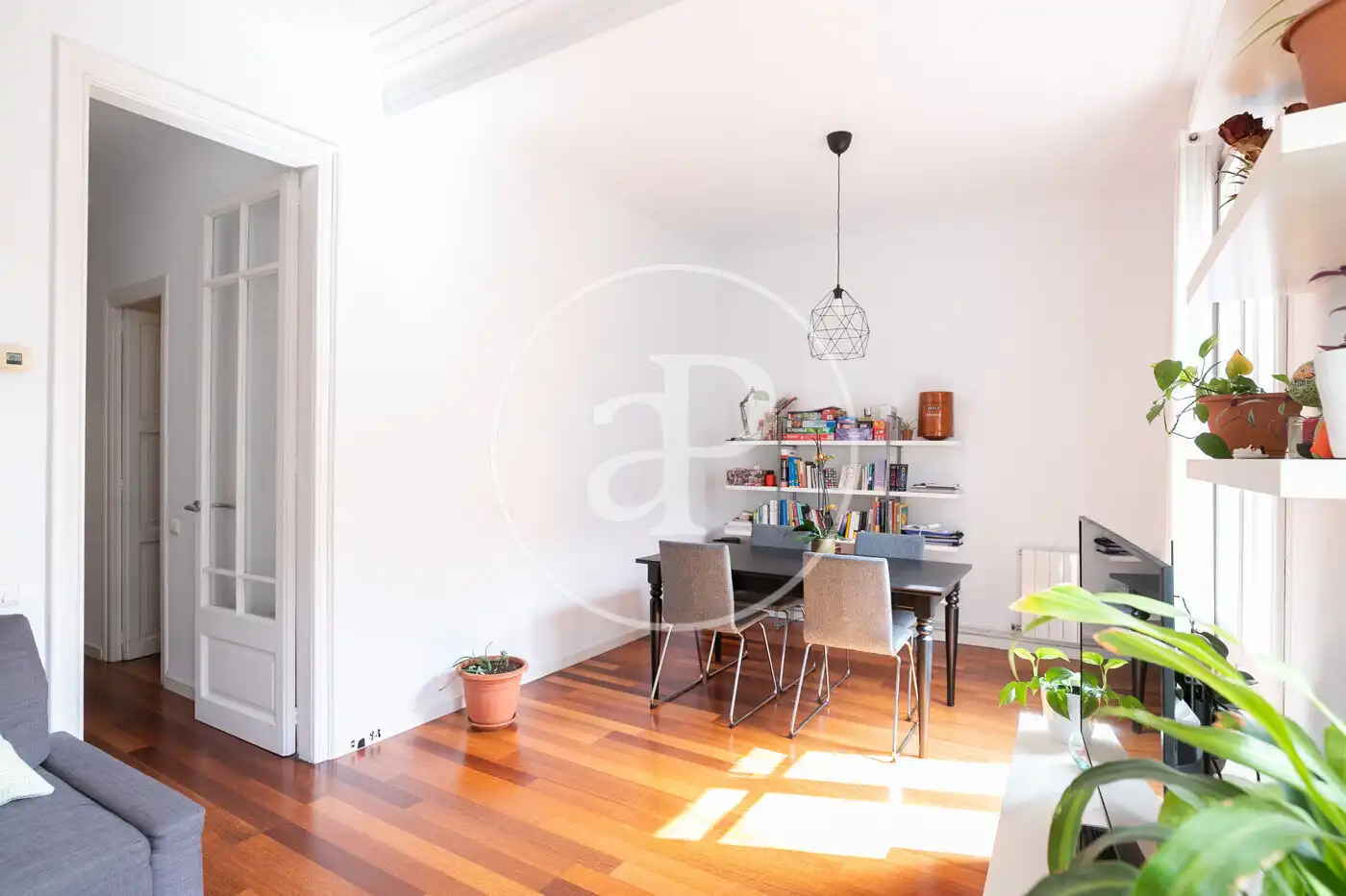 Comedor de Piso en venta en Barcelona con Calefacción, Amueblado y Balcón