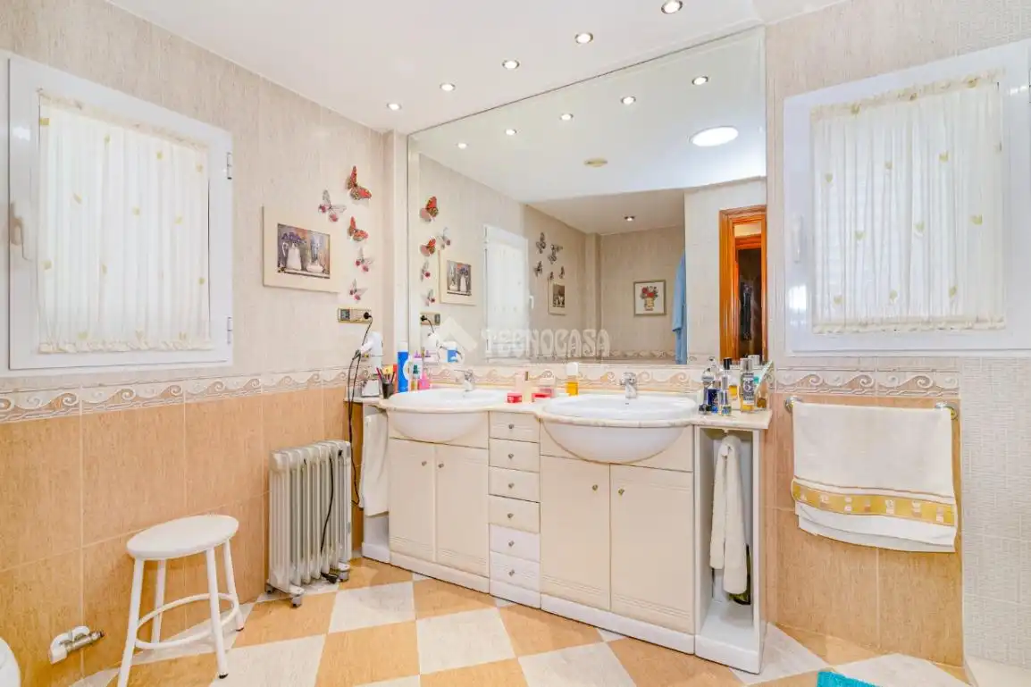 Bathroom of Houses for sale in Cenes de la Vega  with Terrace and Swimming Pool