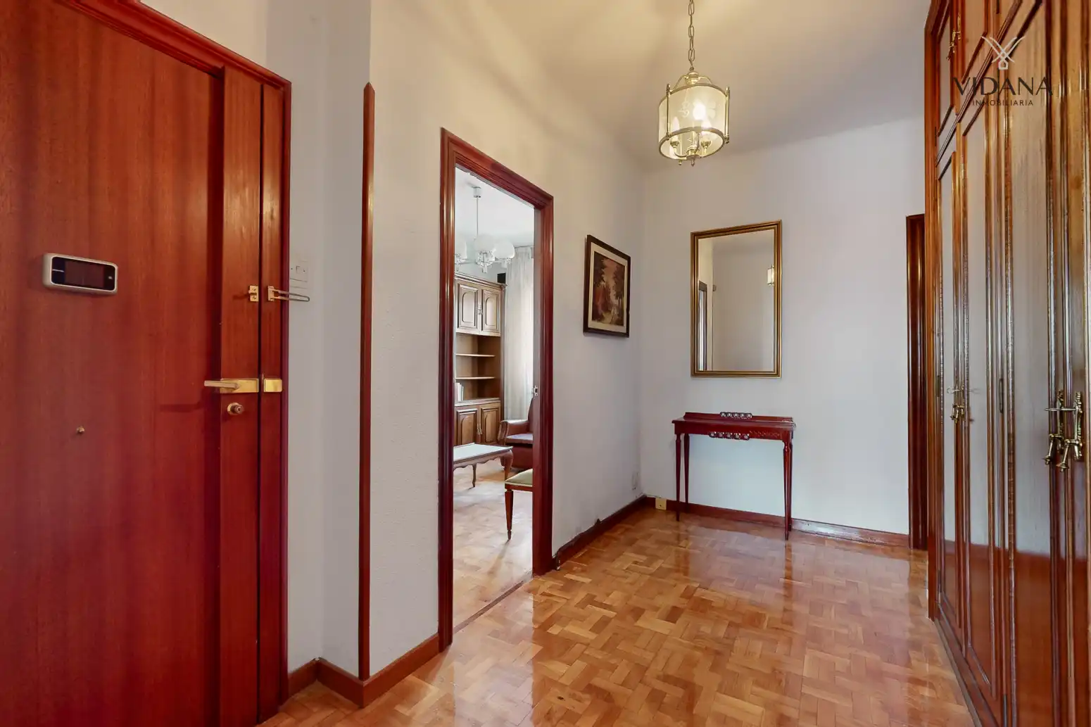 Piso en venta en  Pamplona / Iruña con Calefacción, Parquet y Terraza