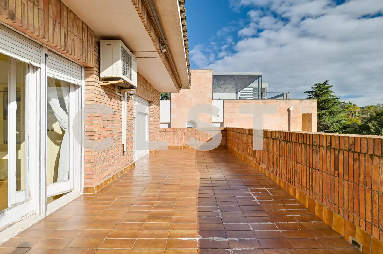 Terrassa de Casa o xalet en venda en Sant Just Desvern amb Aire condicionat, Calefacció i Jardí privat