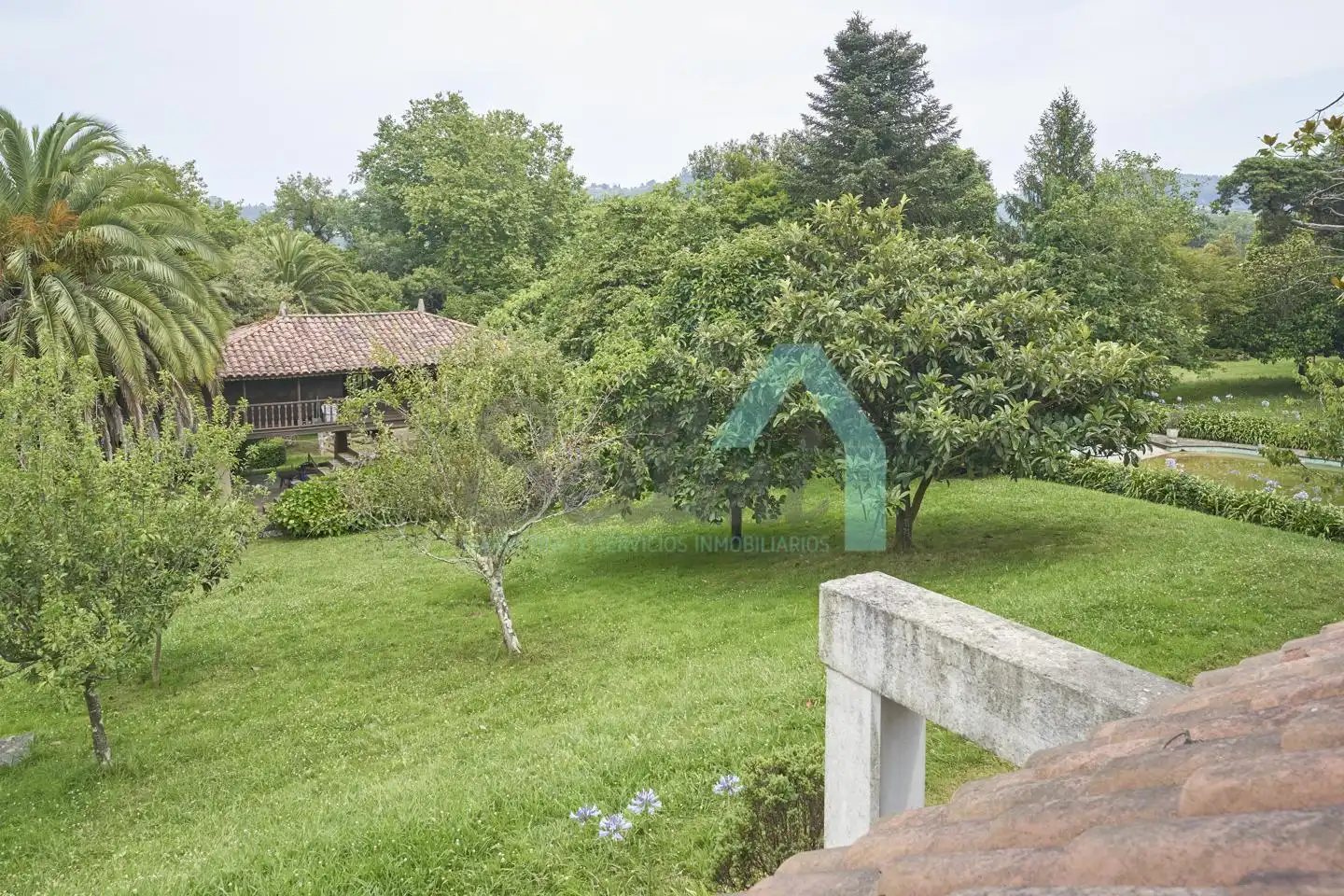 Jardí de Casa o xalet en venda en Gijón  amb Aire condicionat, Jardí privat i Parquet