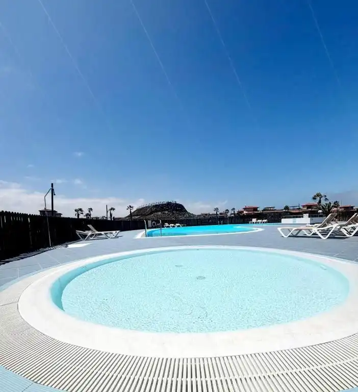 Piscina de Casa o xalet en venda en La Oliva amb Jardí privat i Piscina comunitària