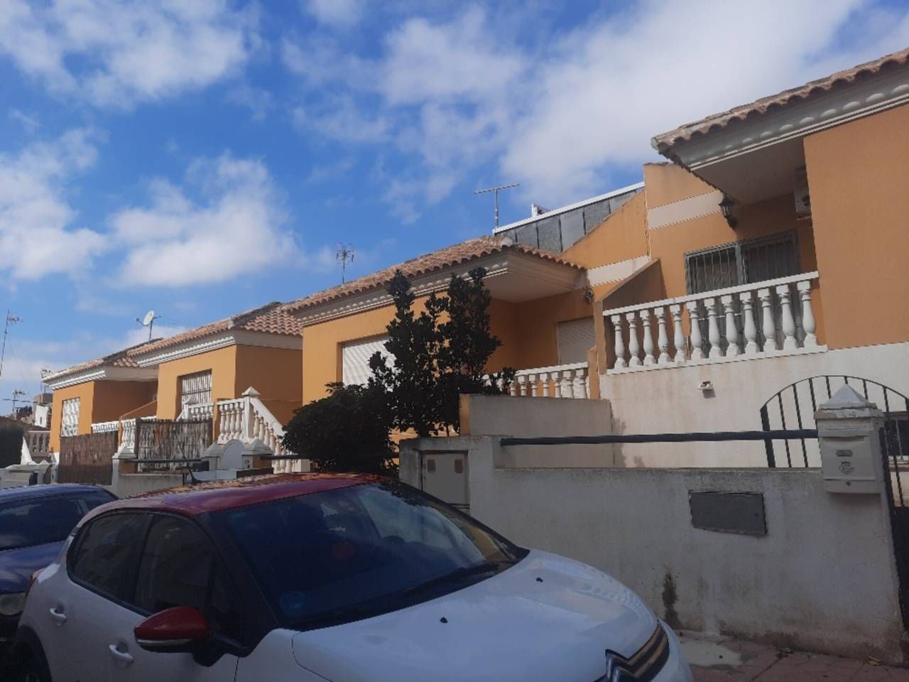 Vista exterior de Casa o xalet en venda en Cartagena amb Jardí privat i Terrassa