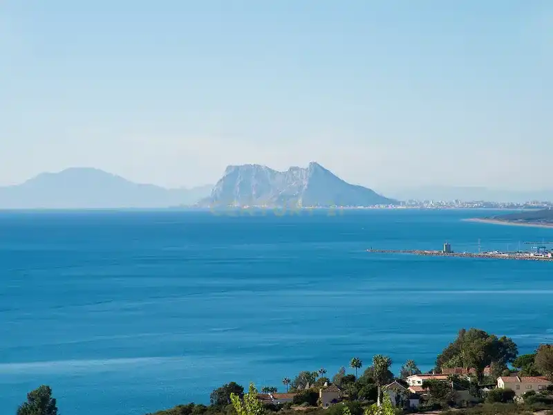 Außenansicht von Wohnungen zum Verkauf in Manilva mit Klimaanlage, Privatgarten und Möbliert