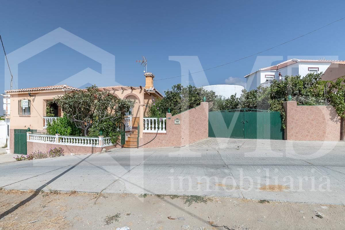 Vista exterior de Casa o xalet en venda en Torrox amb Terrassa, Traster i Moblat