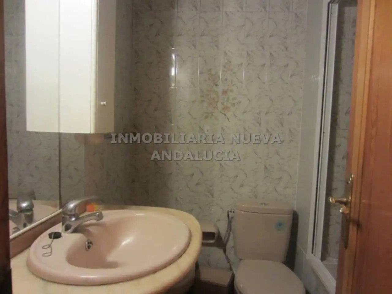 Baño de Piso de alquiler en Almería con Terraza y Amueblado