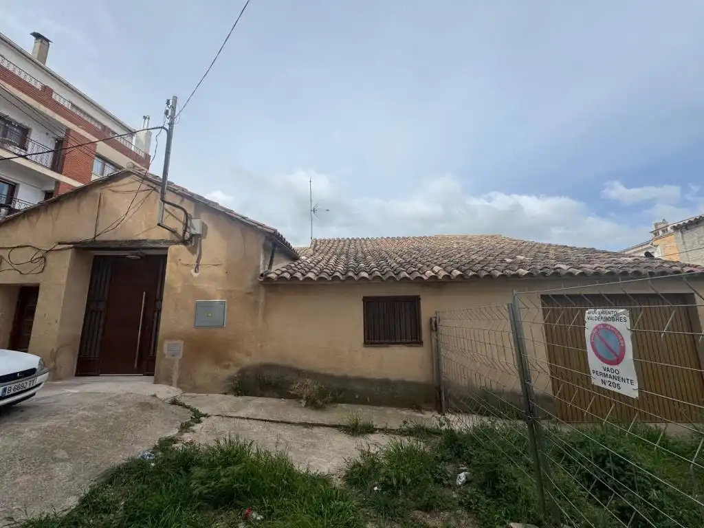 Vista exterior de Casa adosada en venta en Valderrobres con Calefacción, Horno y Lavadora