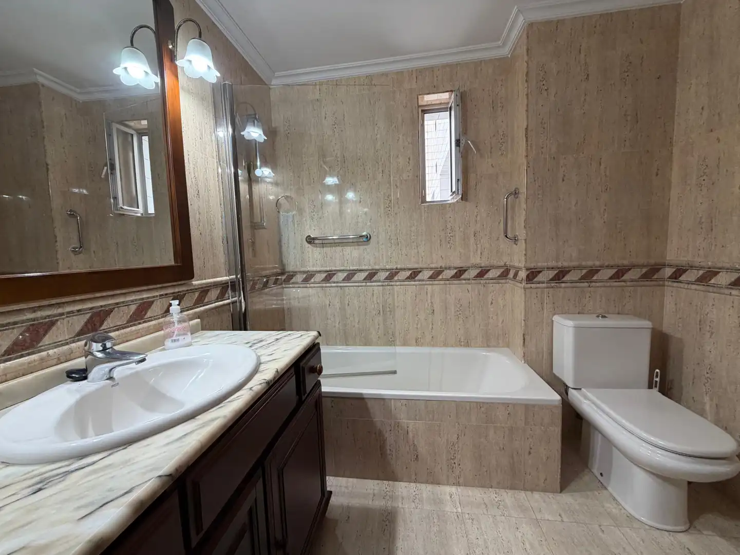 Baño de Piso en venta en Avilés con Calefacción, Parquet y Terraza