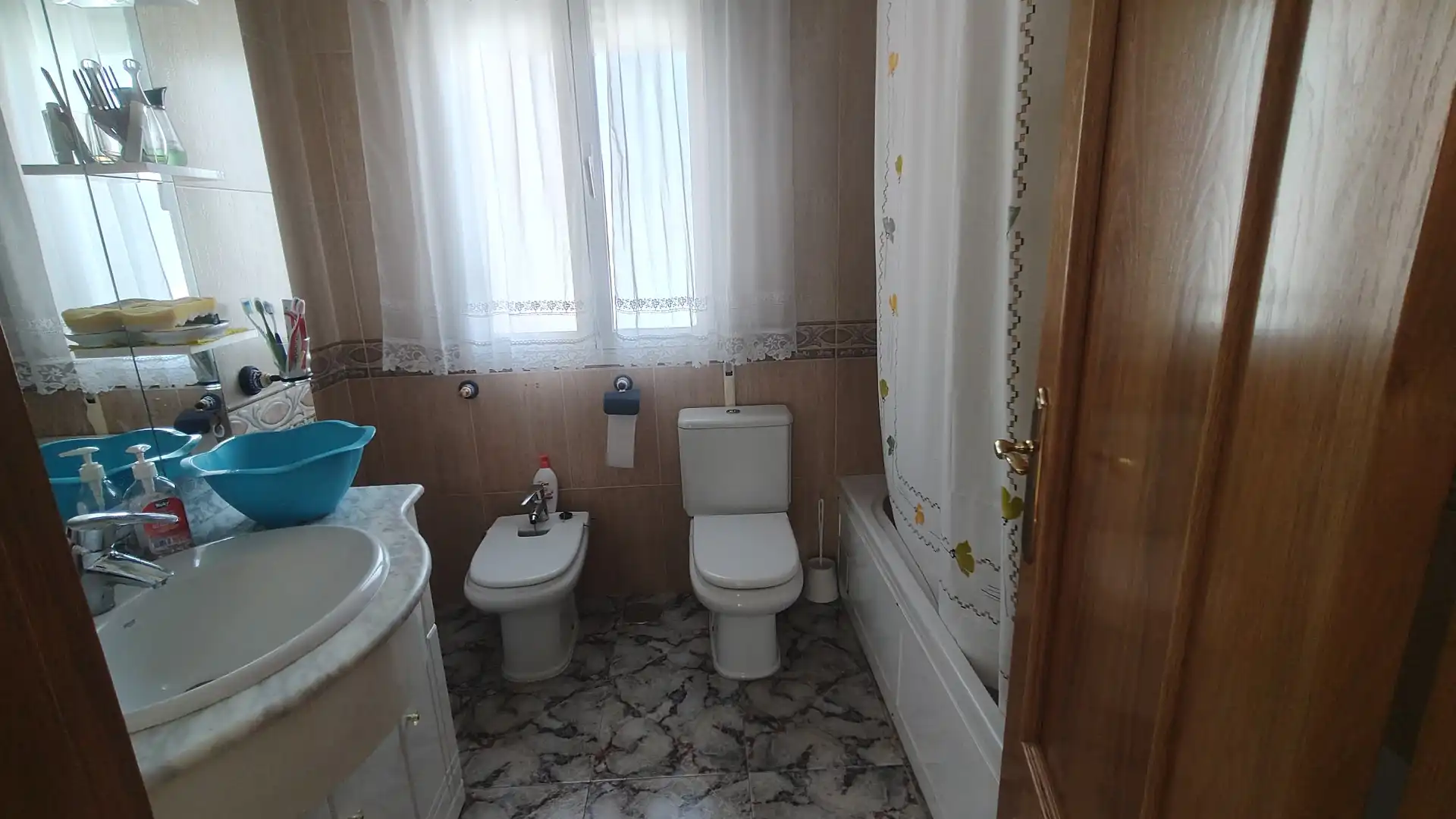 Bany de Casa o xalet en venda en Baza amb Moblat, Forn i Rentadora