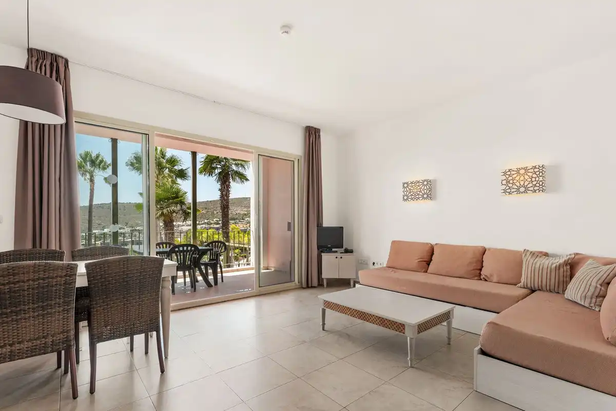 Sala de estar de Apartamento en venta en Manilva con Aire acondicionado, Terraza y Piscina comunitaria