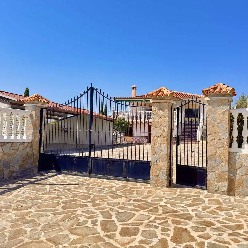 Vista exterior de Piso en venta en Periana con Trastero