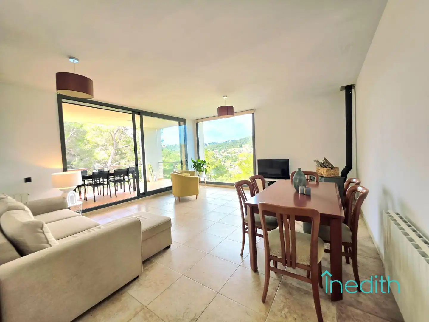 Vista exterior de Casa o xalet en venda en Cubelles amb Calefacció, Jardí privat i Terrassa