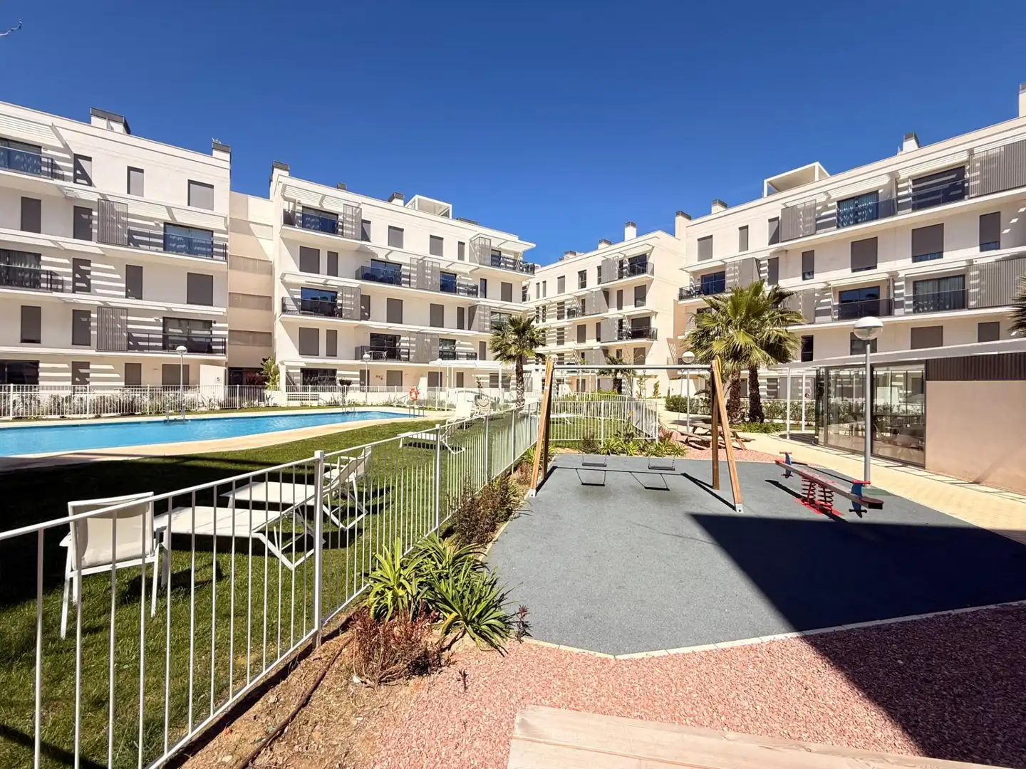 Außenansicht von Dachboden zum Verkauf in Dénia mit Klimaanlage, Privatgarten und Terrasse