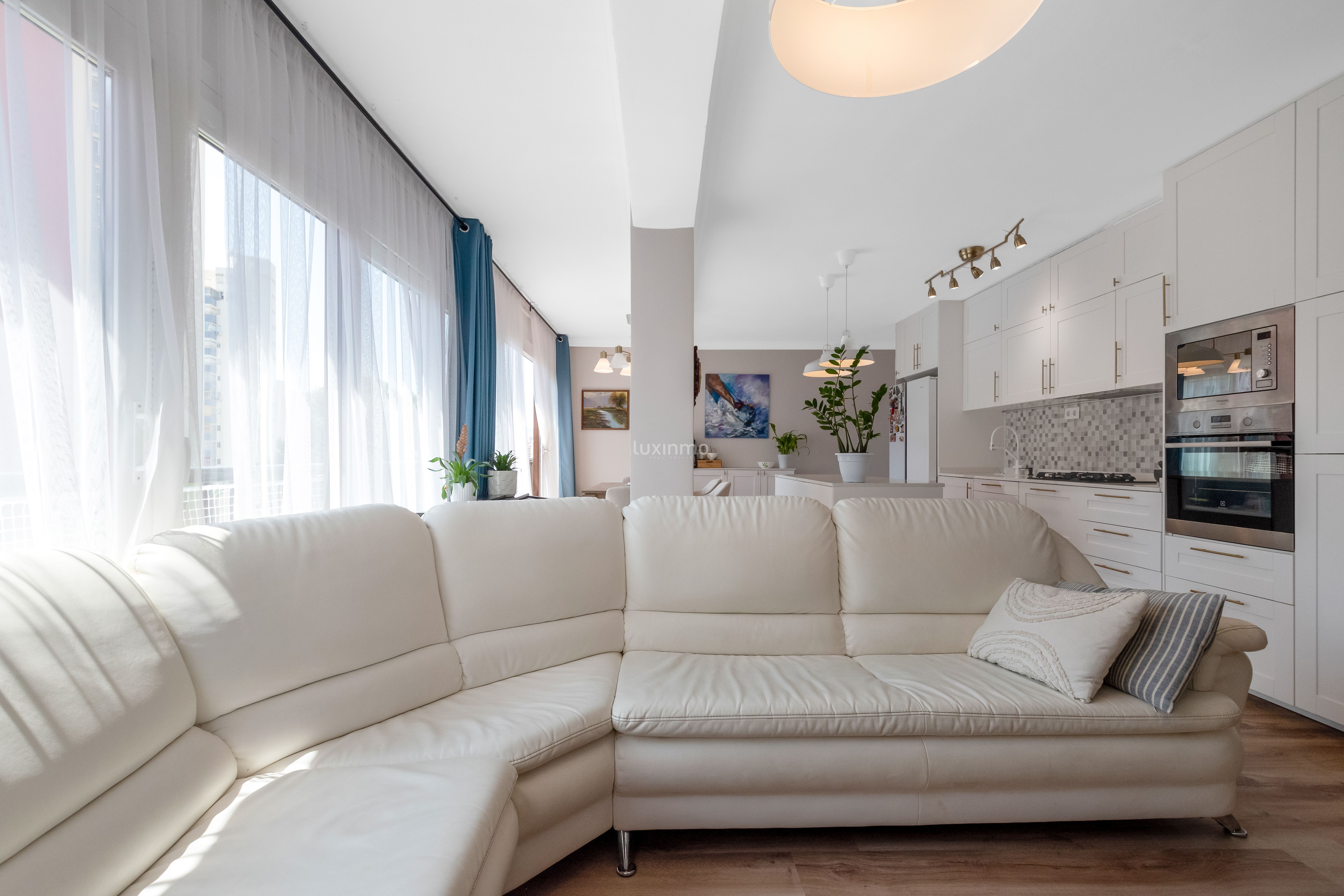 Sala d'estar de Dúplex en venda en Benidorm amb Aire condicionat, Jardí privat i Traster