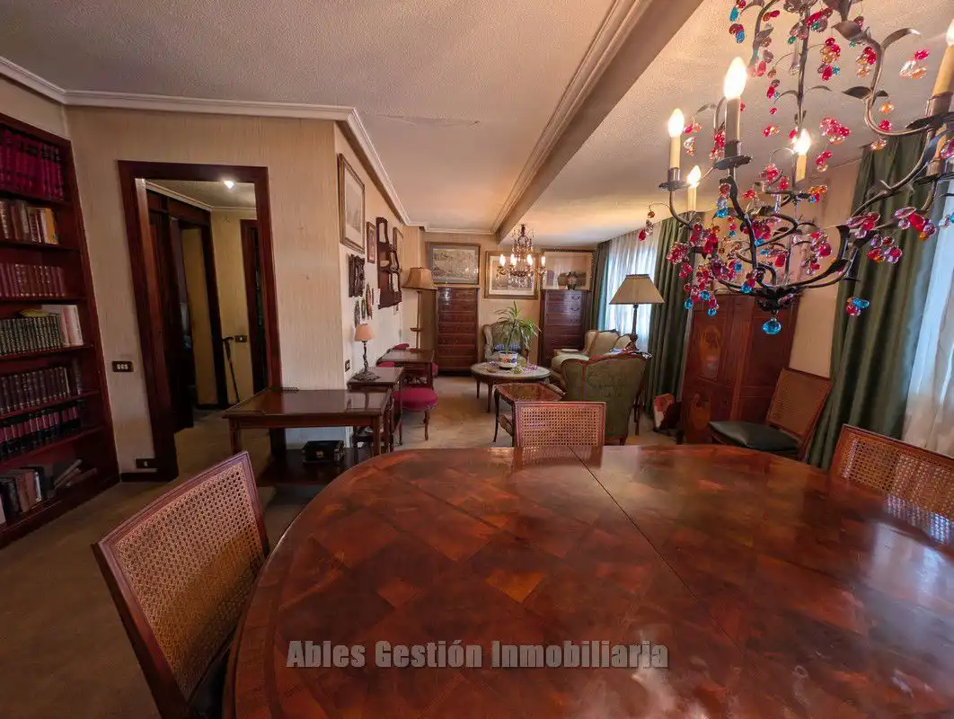 Esszimmer von Dachboden zum Verkauf in Oviedo  mit Terrasse
