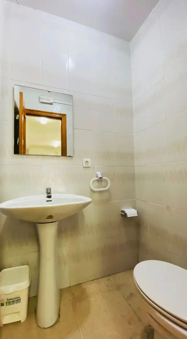 Baño de Local de alquiler en Moraira con Aire acondicionado, Calefacción y Alarma