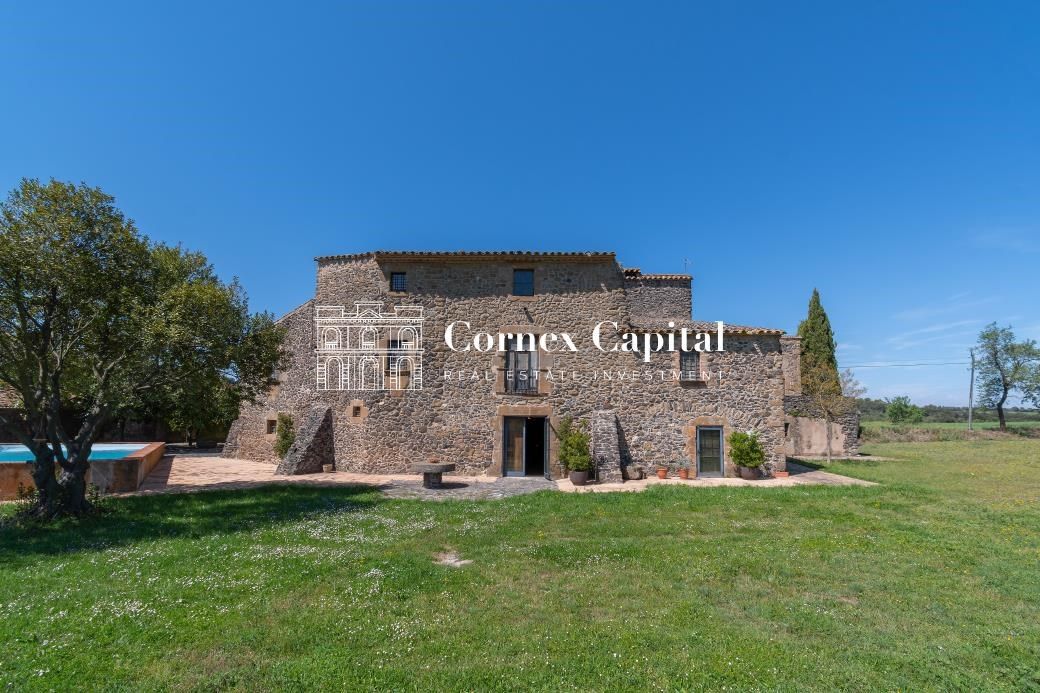 Vista exterior de Finca rústica de lloguer en Rupià amb Aire condicionat, Calefacció i Jardí privat