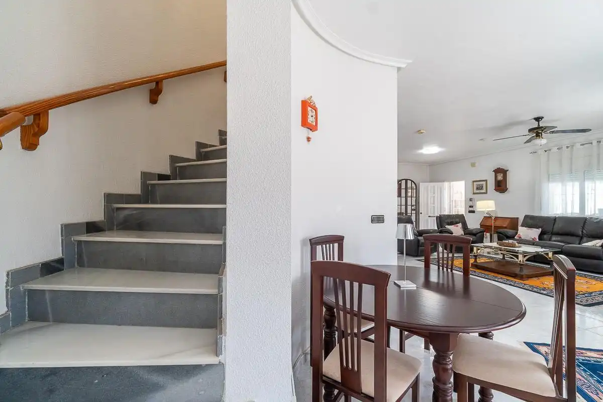 Casa o xalet en venda en Orihuela amb Aire condicionat, Jardí privat i Terrassa