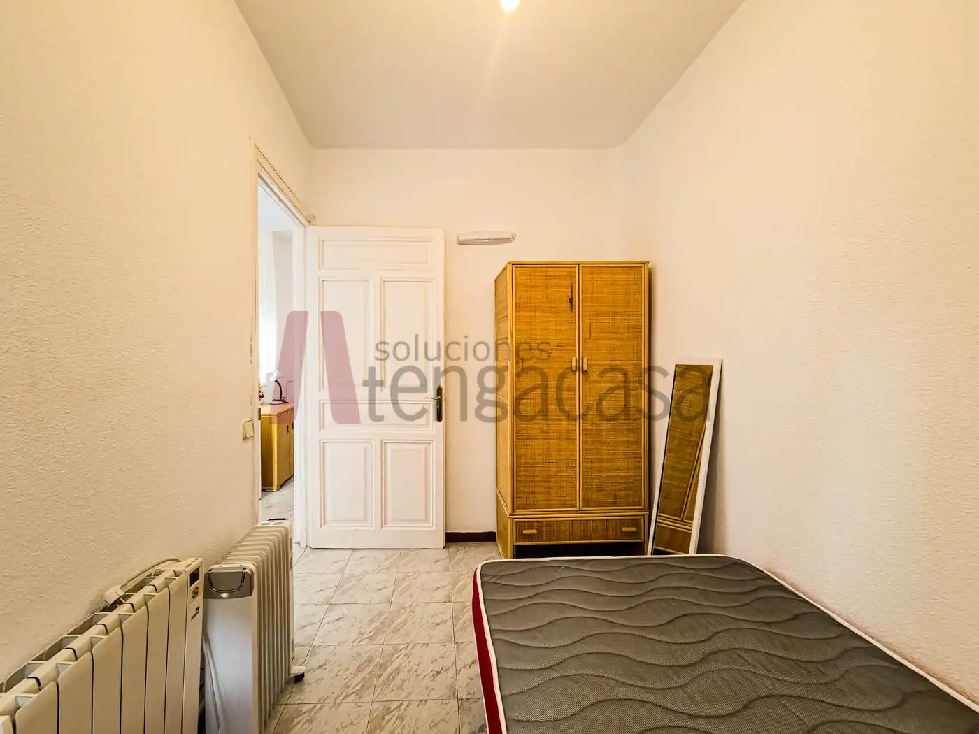 Flat for rent to own in Calle de la Colegiata, Embajadores - Lavapiés