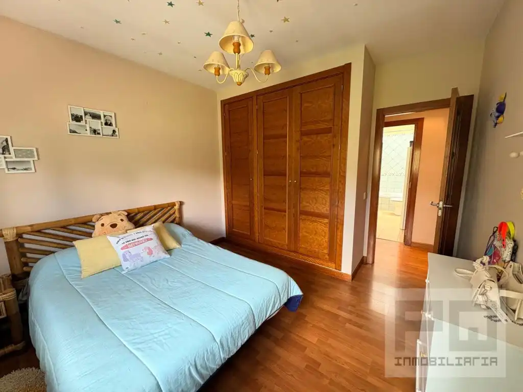 Schlafzimmer von Haus oder Chalet zum Verkauf in Las Navas del Marqués  mit Ofen, Waschmaschine und Mikrowelle