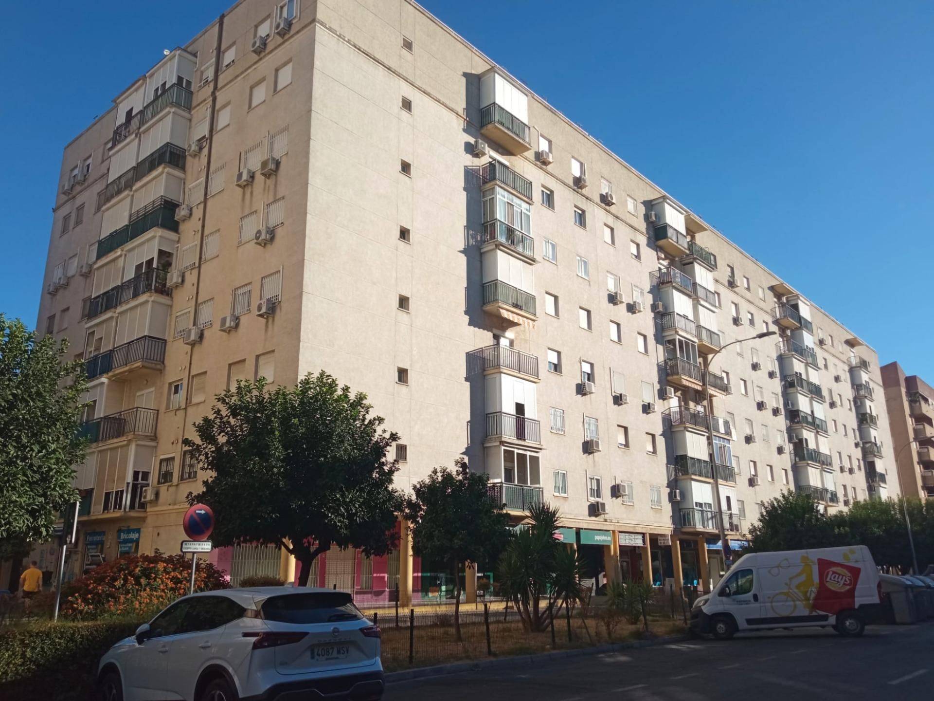 Vista exterior de Pis de lloguer en  Sevilla Capital amb Aire condicionat, Terrassa i Piscina comunitària