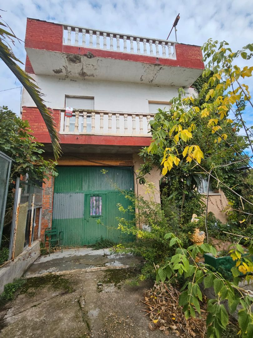 Vista exterior de Casa o xalet en venda en Albares amb Moblat