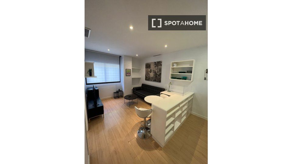 Flat to rent in Bellas Vistas