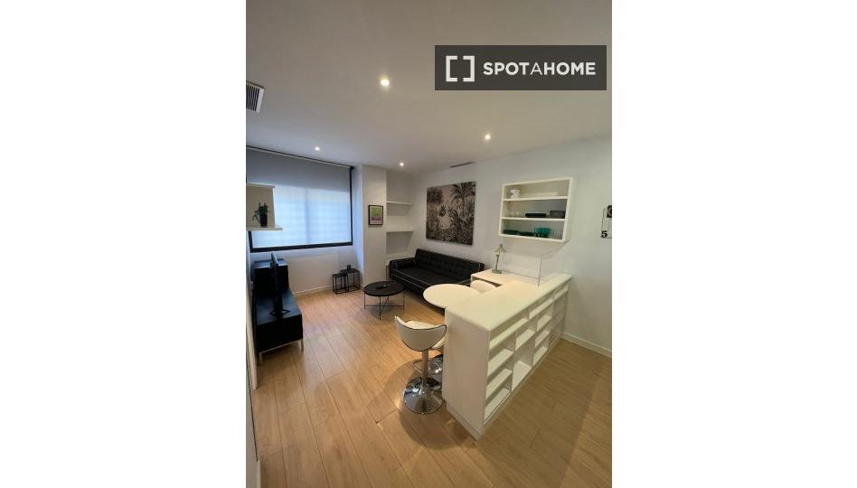 Photo 1 of Flat to rent in Bellas Vistas, Madrid