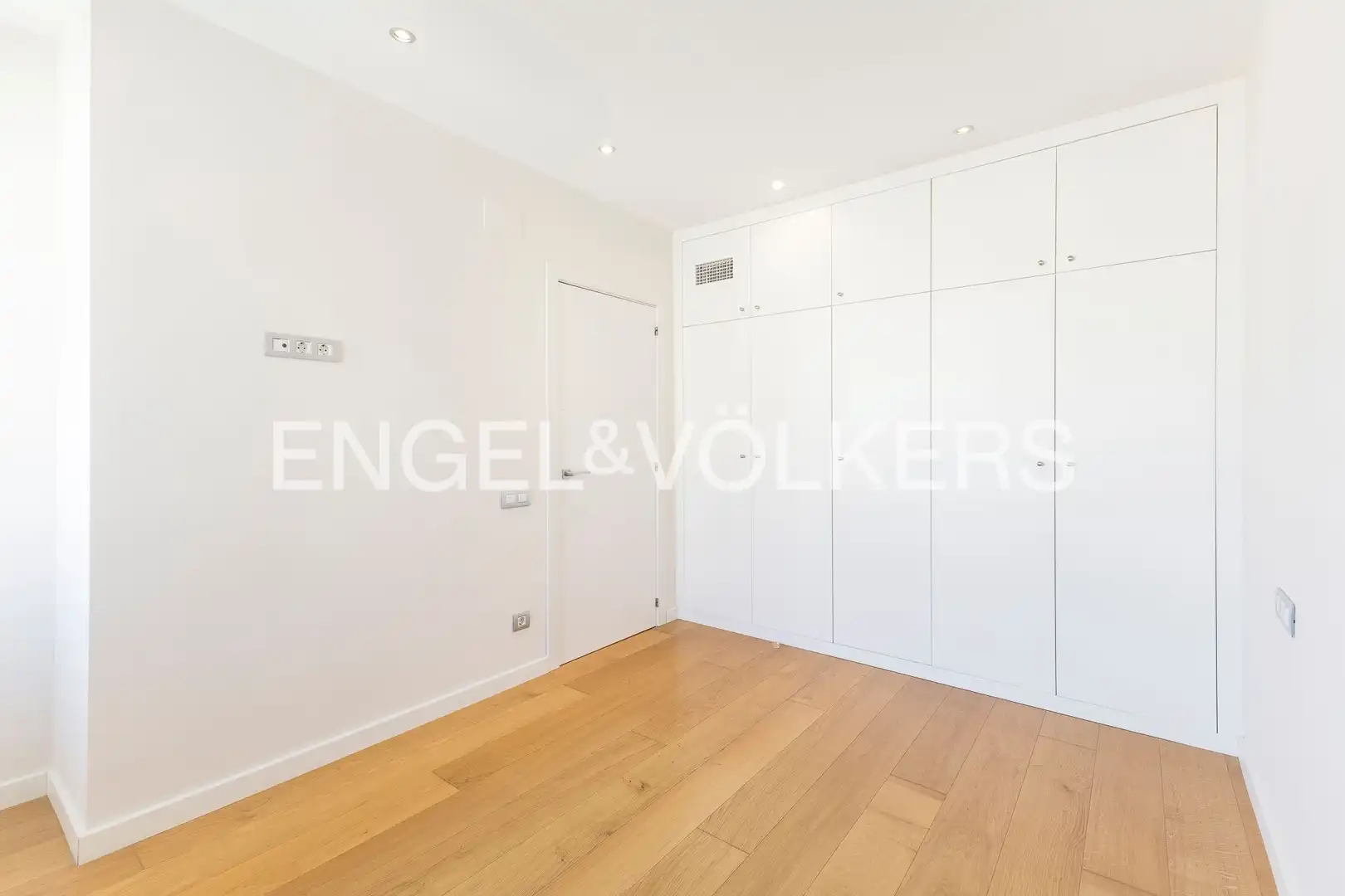 Wohnung zum Verkauf in Barcelona mit Klimaanlage, Heizung und Parkett