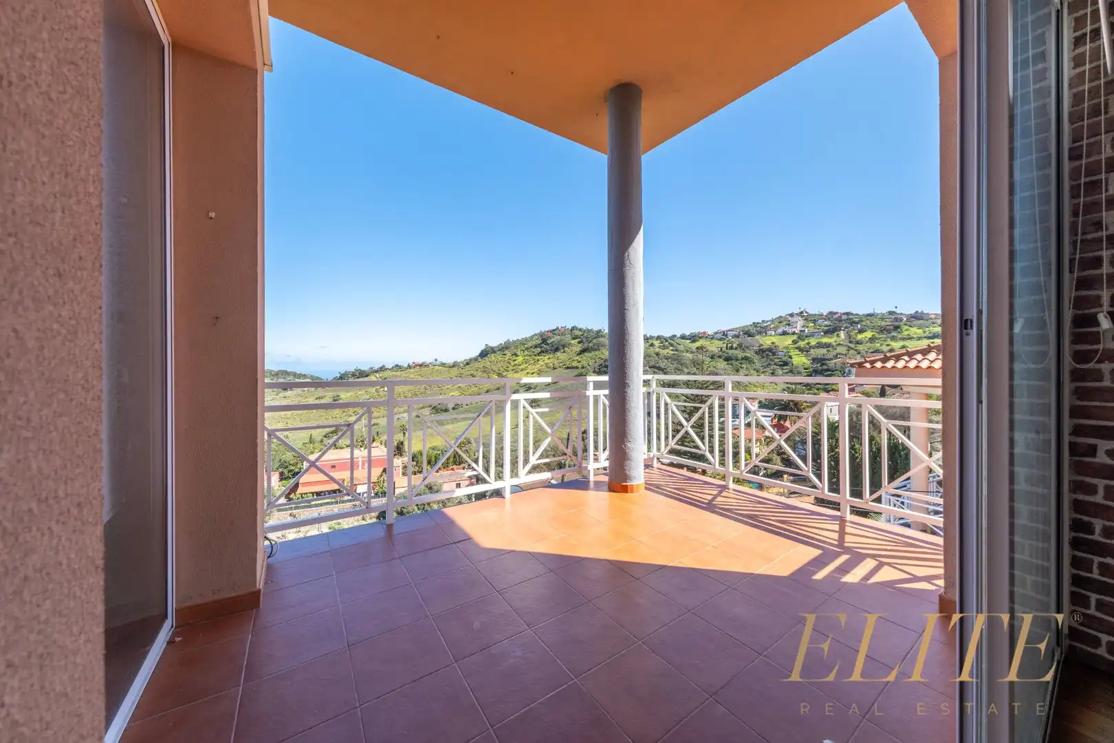 Terrasse von Einfamilien-Reihenhaus zum Verkauf in Santa Brígida mit Parkett