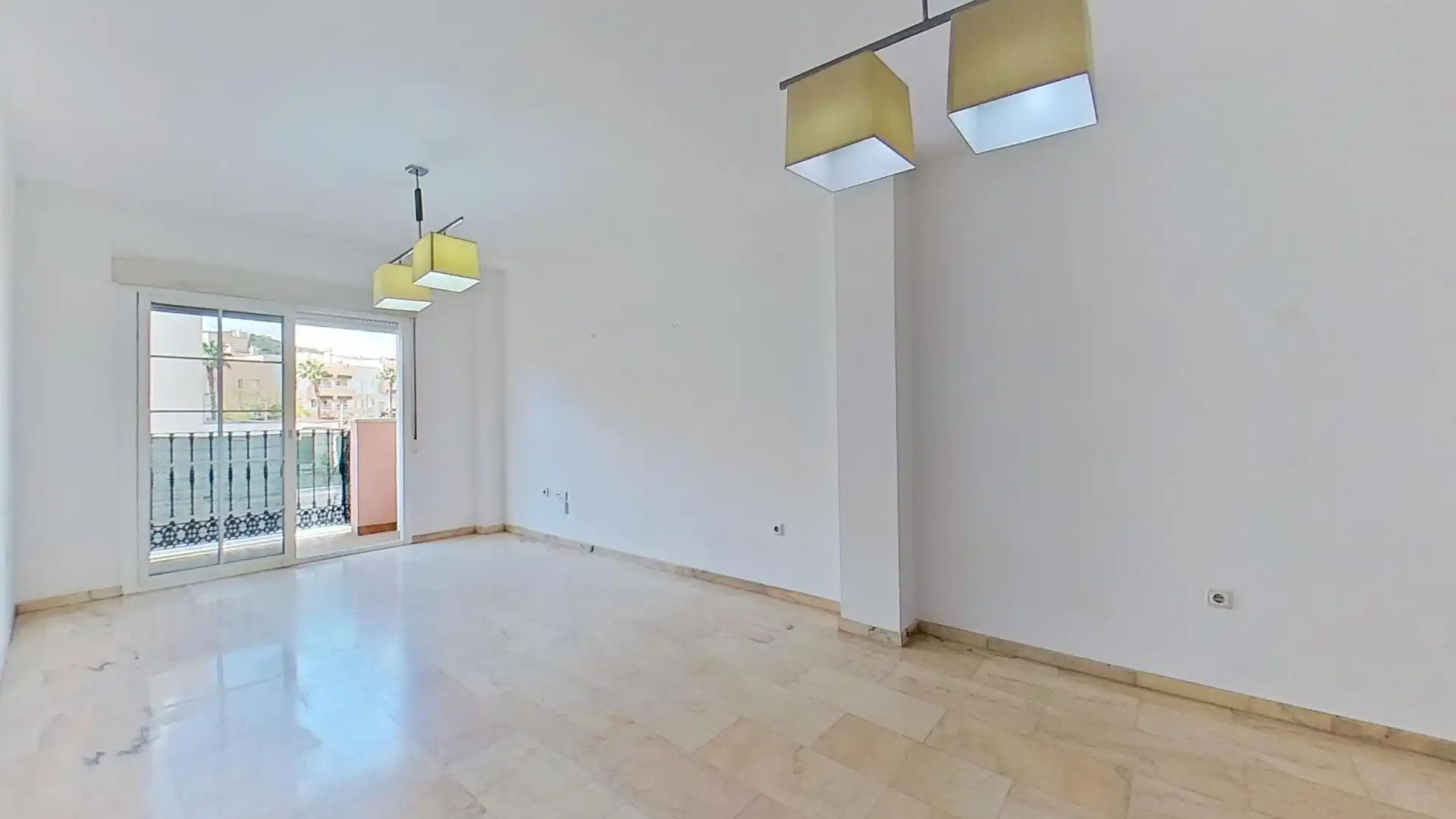 Sala de estar de Piso en venta en Motril con Terraza y Balcón