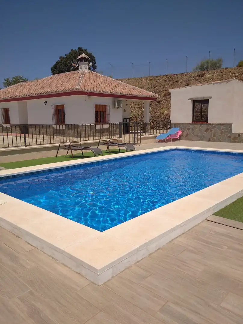 Casa rústica amb piscina en venda a DISEMINADOS 536
