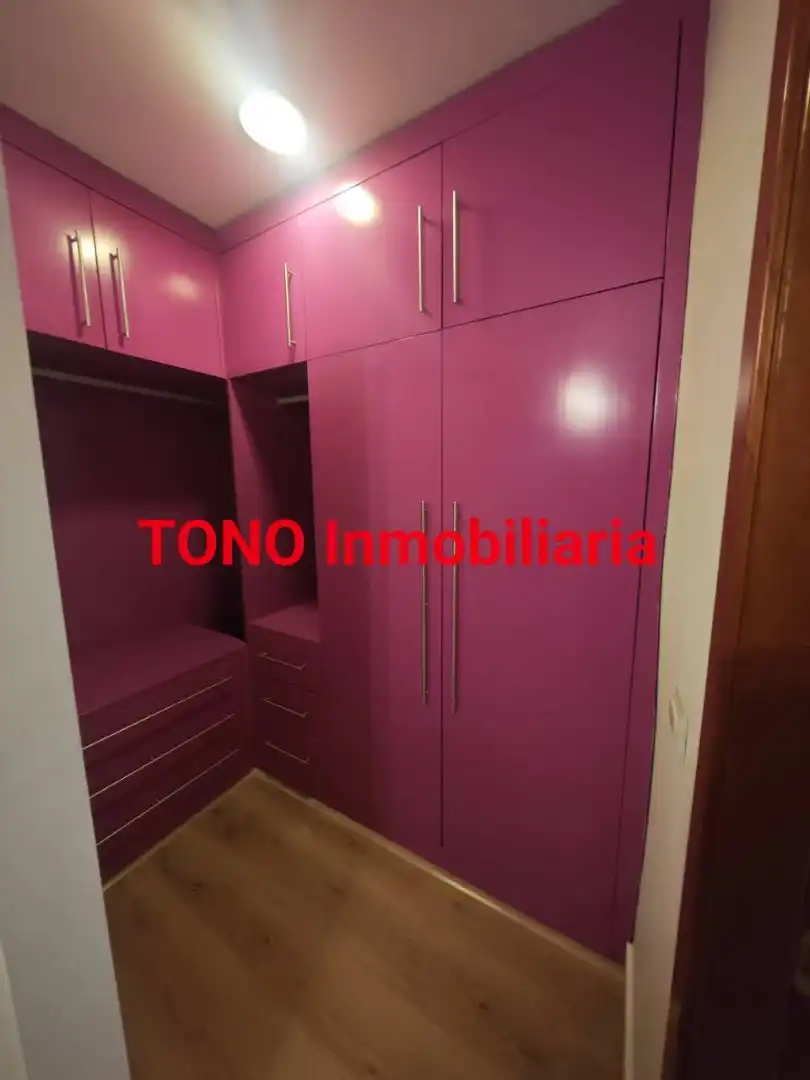 Dormitori de Pis en venda en Écija amb Aire condicionat, Moblat i Balcó