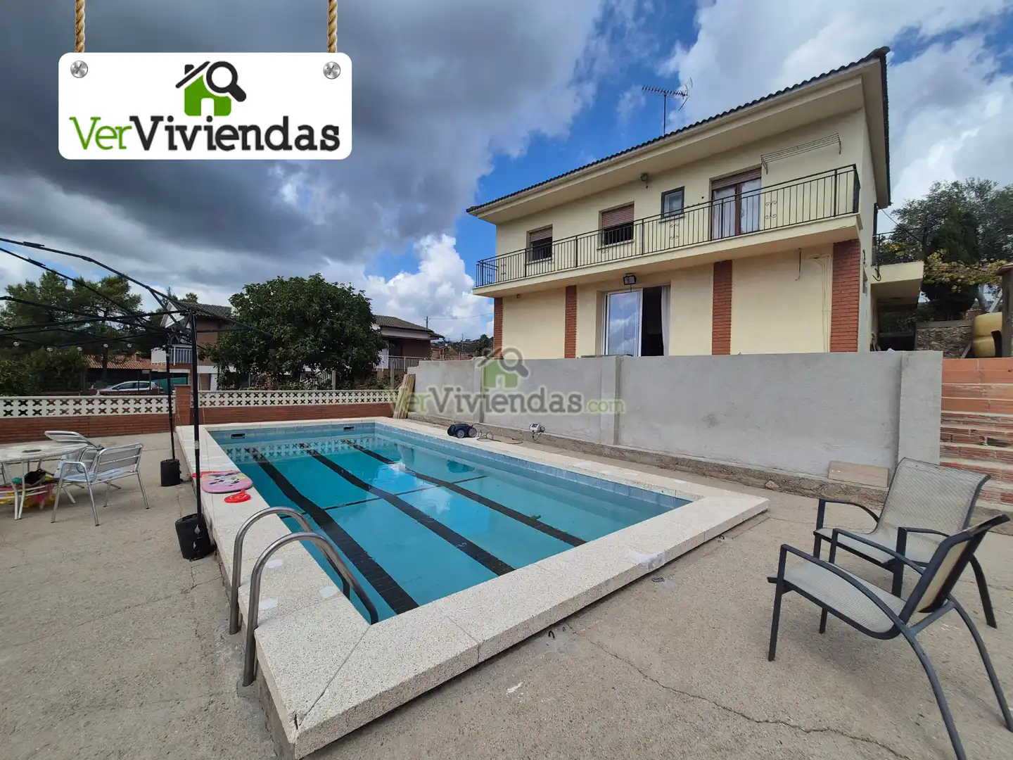 Casa amb terrassa en venda a Vallirana
