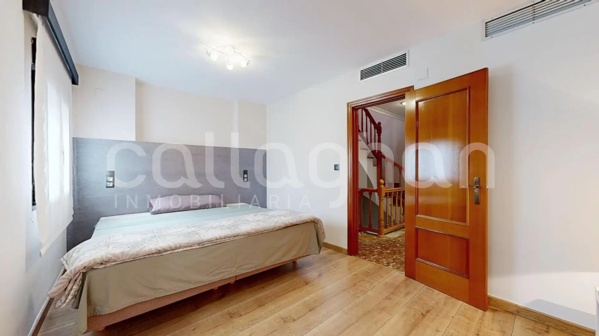 Habitación de Casa adosada en venta en Benetússer con Aire acondicionado, Calefacción y Terraza