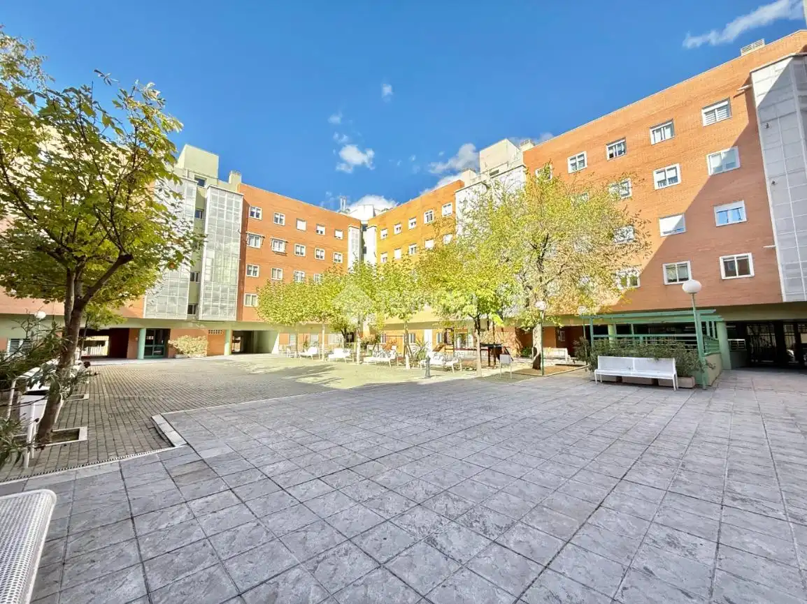 Vista exterior de Pis en venda en Madrid amb Calefacció