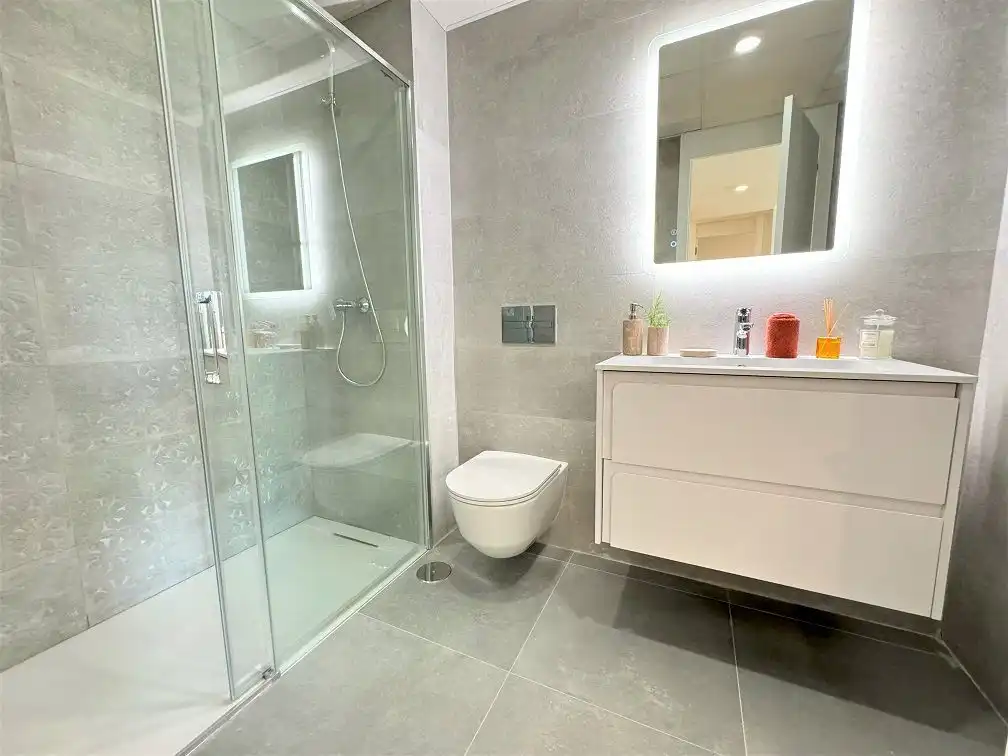 Baño de Casa o chalet en venta en La Nucia con Aire acondicionado, Calefacción y Jardín privado
