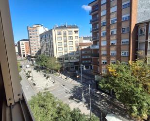 Vista exterior de Pis en venda en Ponferrada amb Calefacció, Terrassa i Traster