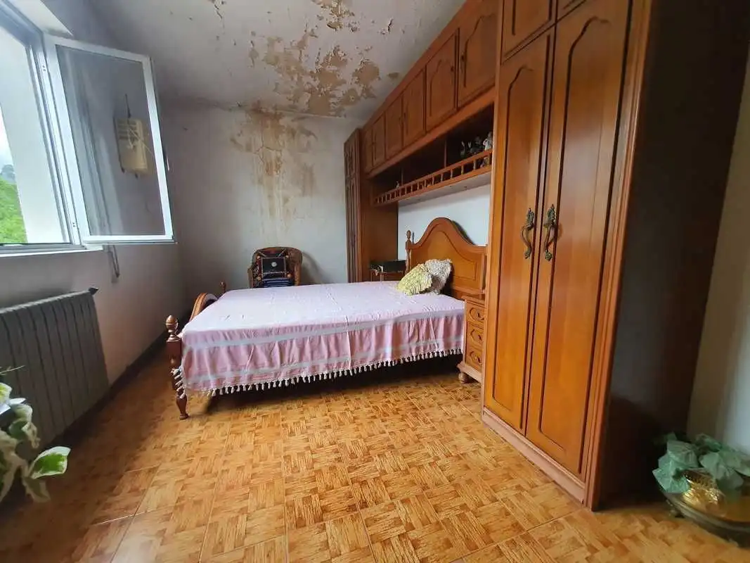 Dormitori de Casa o xalet en venda en Llanes amb Calefacció i Jardí privat